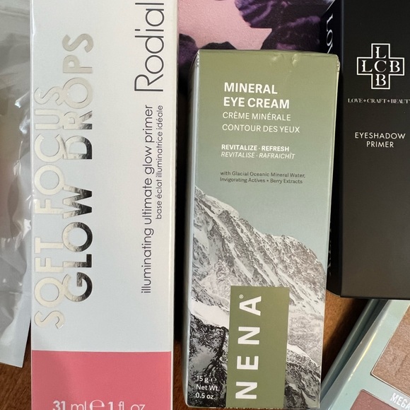 Makeup Bundle - Picture 4 of 5